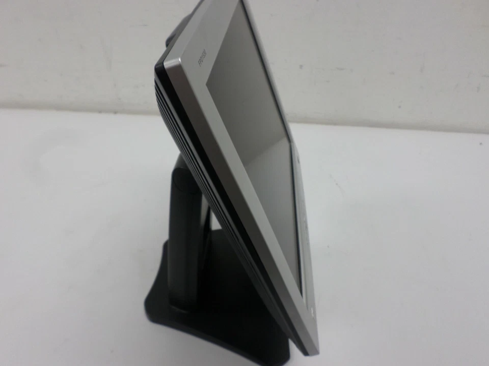 Gateway FPD1530 15" LCD Black Monitor w/ Power and VGA Cables - Image 3 of 4