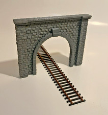 HO Scale Realistic Brick Single Train Tunnel Portal 1:87 Model Railroad Scenery