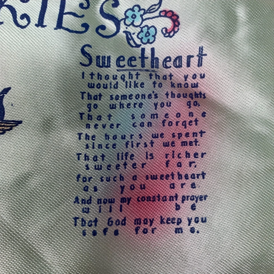 Pañuelo satinado vintage de la Segunda Guerra Mundial de la Fuerza Aérea de los Estados Unidos soporte "Cariño" poema USAF Foto 3 de 4