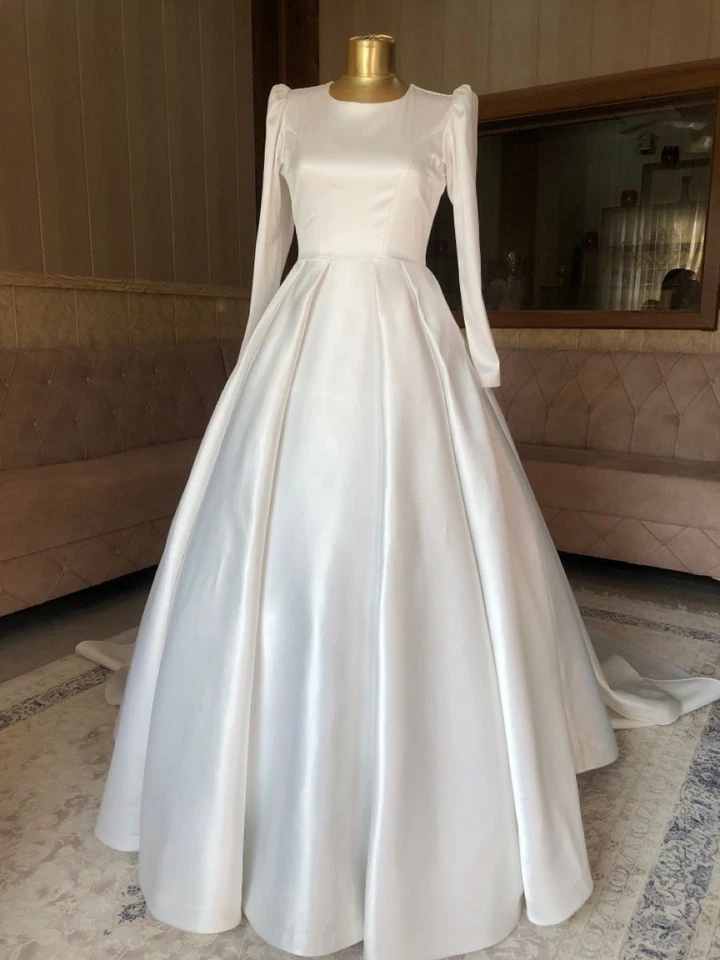 Vestidos de novia mangas largas cuello redondo musulmanes simples satén línea A vestidos de novia Foto 4 de 4