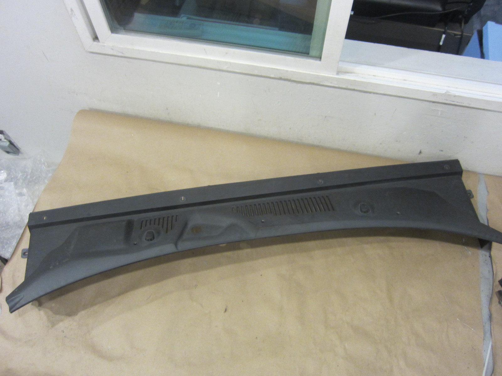 Maserati 4200 - Front Central Under Windshield Cowl - P/N  66365800