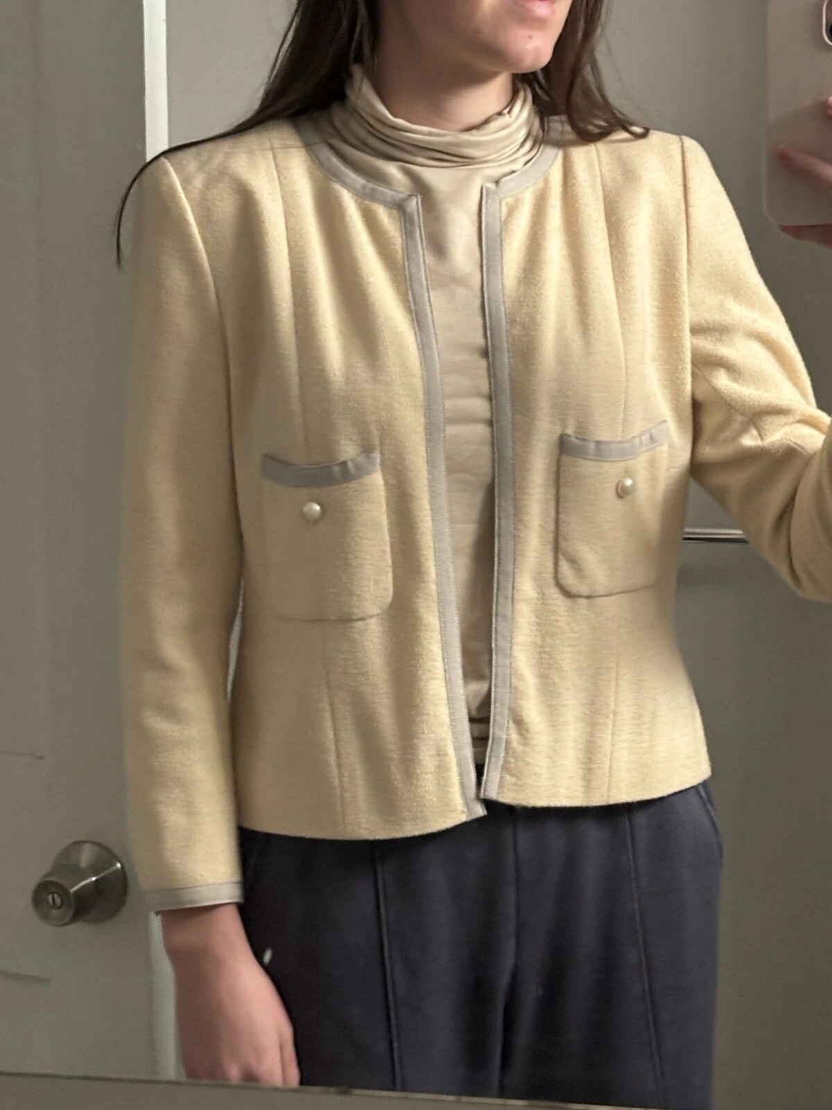 Giacca Chanel usata lana panna con fodera in seta con perle finte taglia FR 40