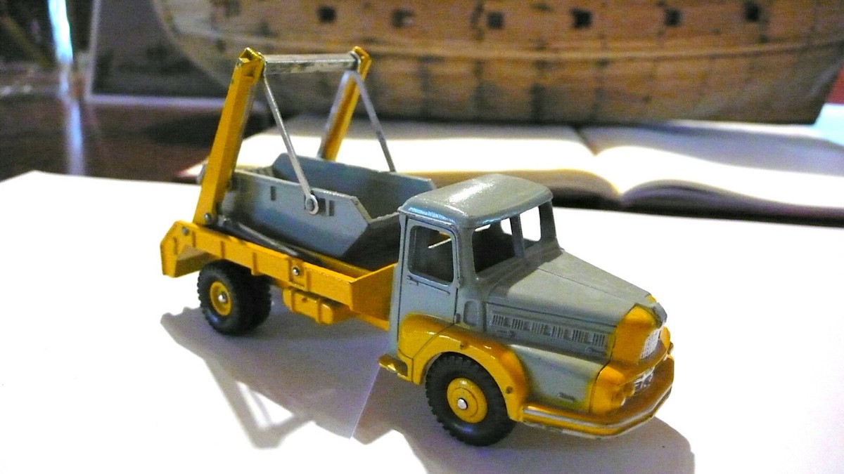 DINKY TOYS FRANCE CAMION UNIC MULTIBENNE MARREL REF 895 BOITE D'O