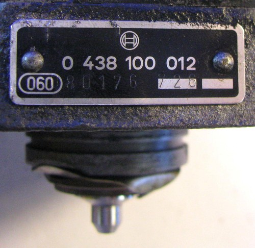 Mengenteiler BOSCH 0438100012 Mercedes Benz W 107 original - Picture 2 of 5