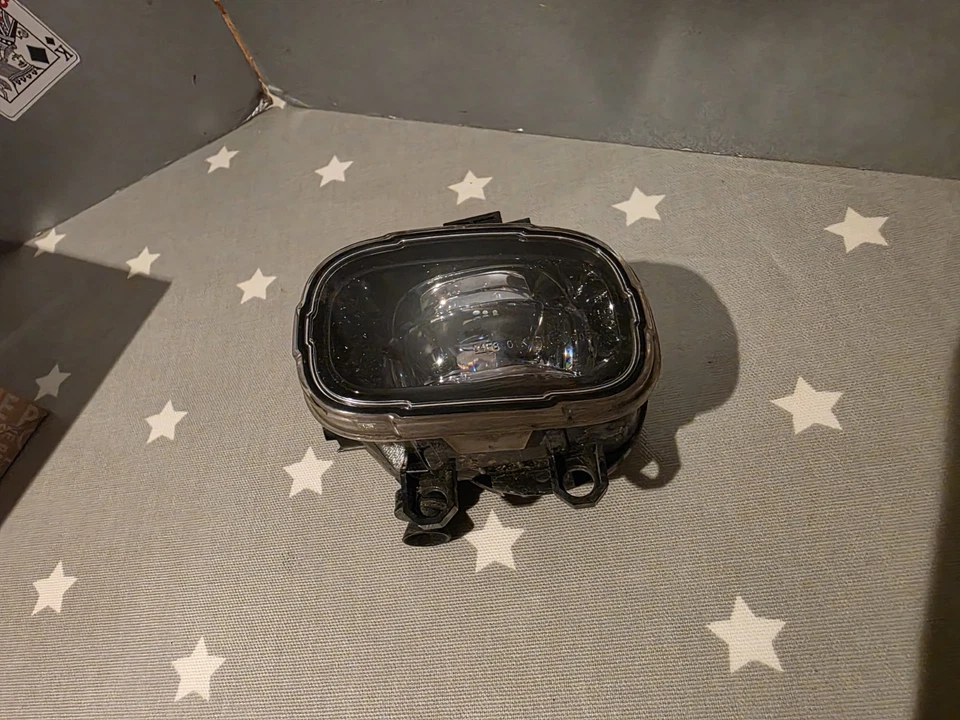 LUZ ANTINIEBLA LED DELANTERA IZQUIERDA ORIGINAL RENAULT TRAFFIC, CLIO, ZOE MEGANE 261550862R Foto 3 de 4