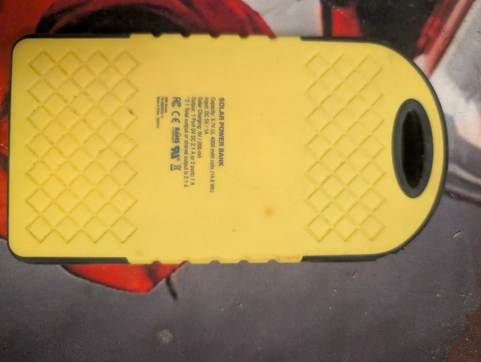 Banco de energía solar impermeable doble USB de 5000 mAh cargador de batería para teléfono celular Foto 2 de 2