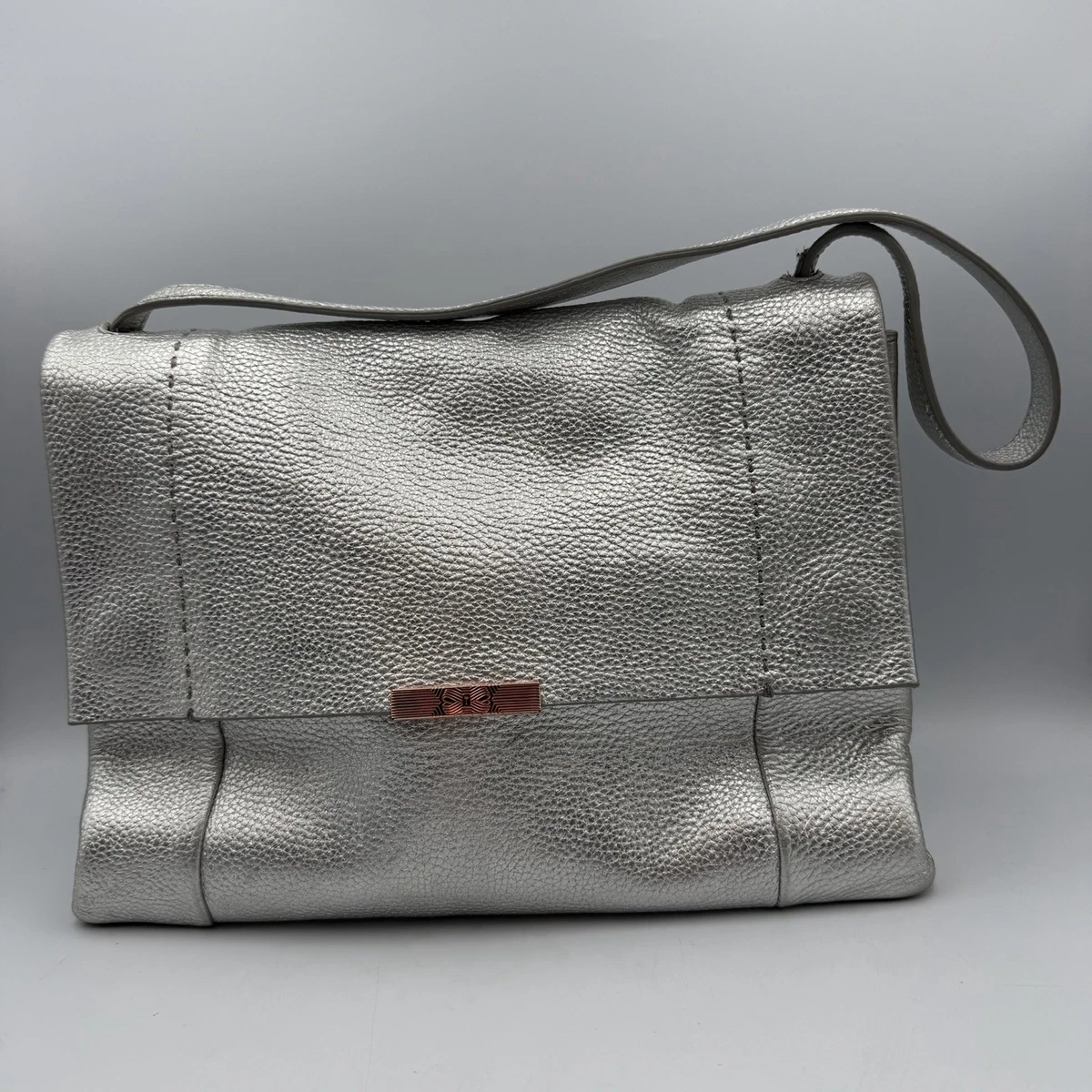 Ted Baker Silver Leather Shoulder Bag Pink Bow Lining Zip  display picture 1