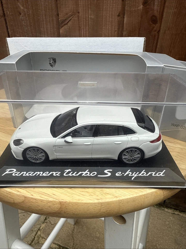 MINICHAMPS 1/43 PORSCHE PANAMERA TURBO S E-hybrid (EDICIÓN DISTRIBUIDOR, NUEVO) Foto 3 de 4