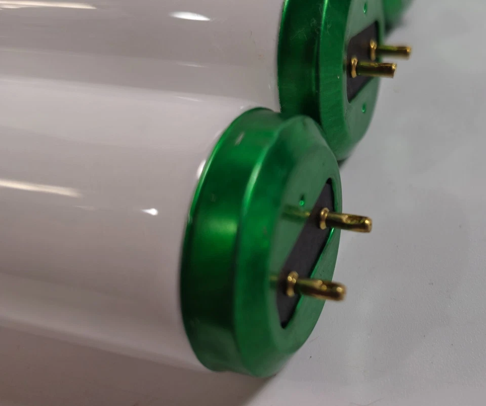 24" - Philips 273326--(4 to 30 Pack)--F20T12/CW/ALTO 4100K-20 W Fluorescent Bulb - Image 2 of 4