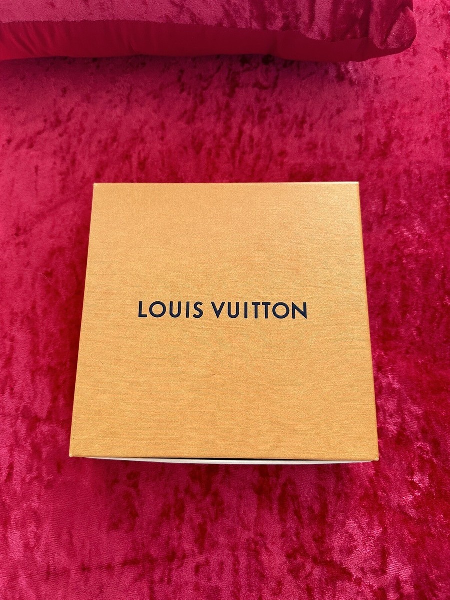 Louis Vuitton LV Initial Belt Men's Black size 38 US or 95 Louis Vuitton LV Initial Belt Men's Black size 38 US or 95