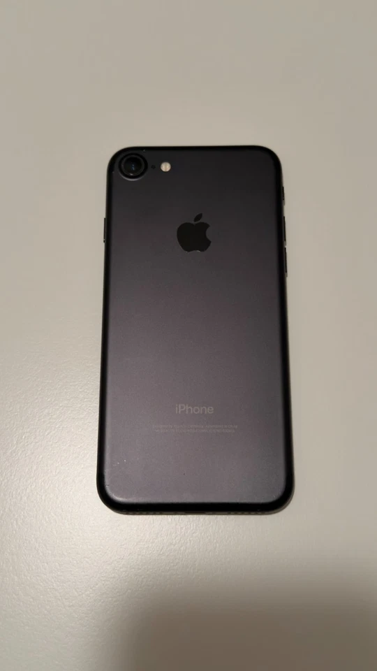 Apple iPhone 7 32GB Black – Sbloccato – Funzionante – Custodia Apple - Immagine 2 di 4