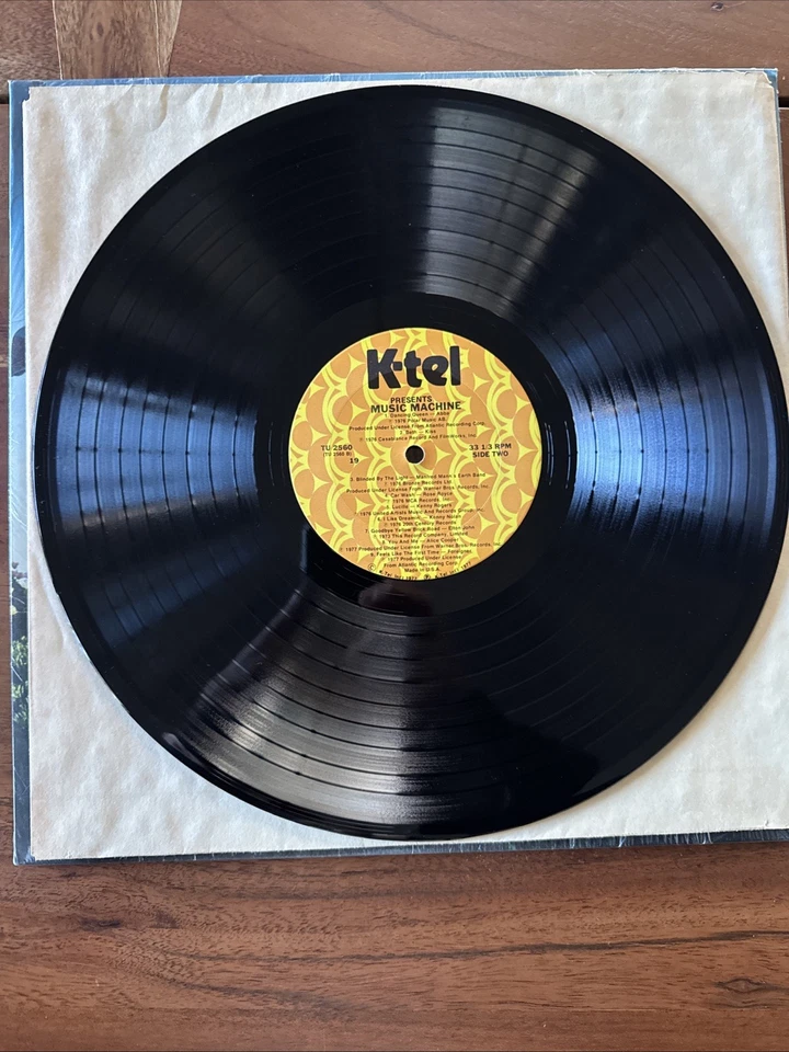 K-Tel 1977 Music Machine Original Hits Stars Vinyl LP Kiss ABBA Alice Cooper VG+ - Image 4 of 4