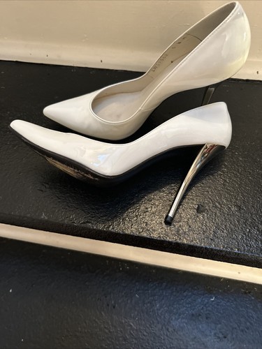 Stuart Weitzman White Classic Pumps 5.5 M - Picture 3 of 7