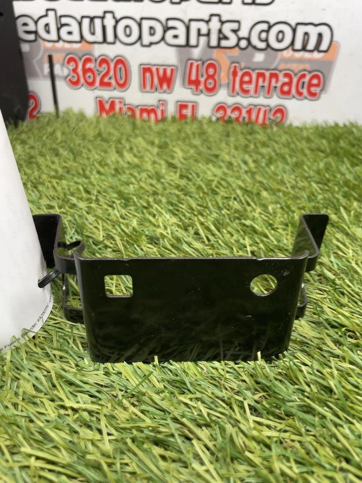 ✅ 2024 JEEP GRAND CHEROKEE FENDER MOUTING LH PN:68417841AA OEM - Image 3 of 4