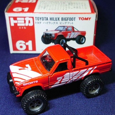 tomica hilux