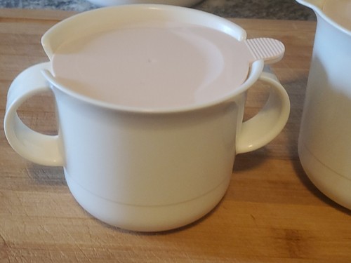 TUPPERWARE CREAMER & SUGAR BOWL WITH TAN/ PINKISH LIDS- 2309, 2310 - Picture 4 of 14