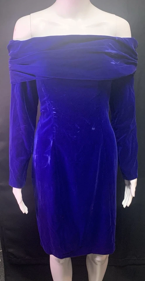 True VTG C. 1970 Cocktail Dress Size 9-10 Blue Crushed Velour Velvet (fits 4-6) - Image 2 of 4