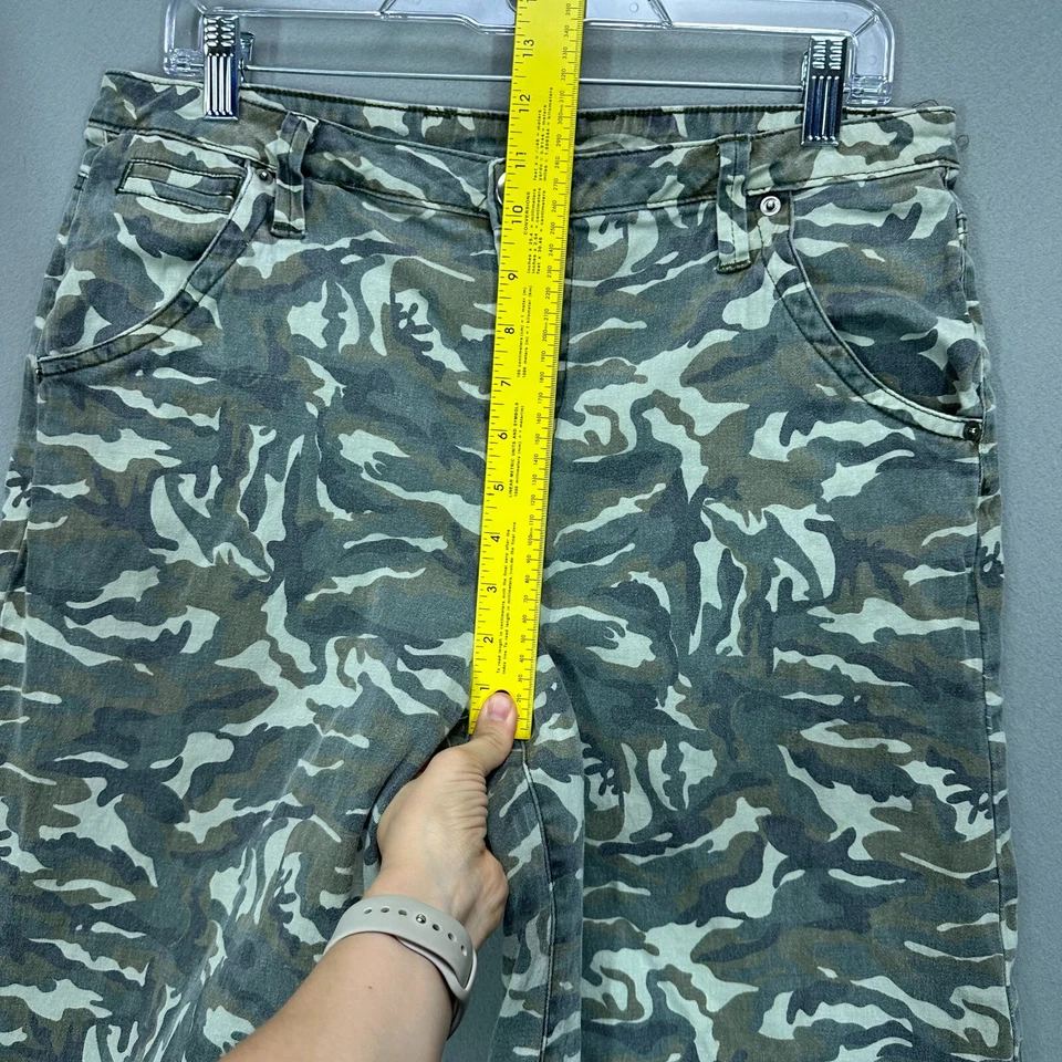 Vintage Y2K 90s Womens 14 Camo Baggy Wide JNCO Style Leg Low Rise Pants Jeans - Image 4 of 4