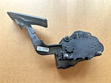 Accelerator Pedal Assembly for ISUZU NRR NPR-HD NPR NQR / 8979961860