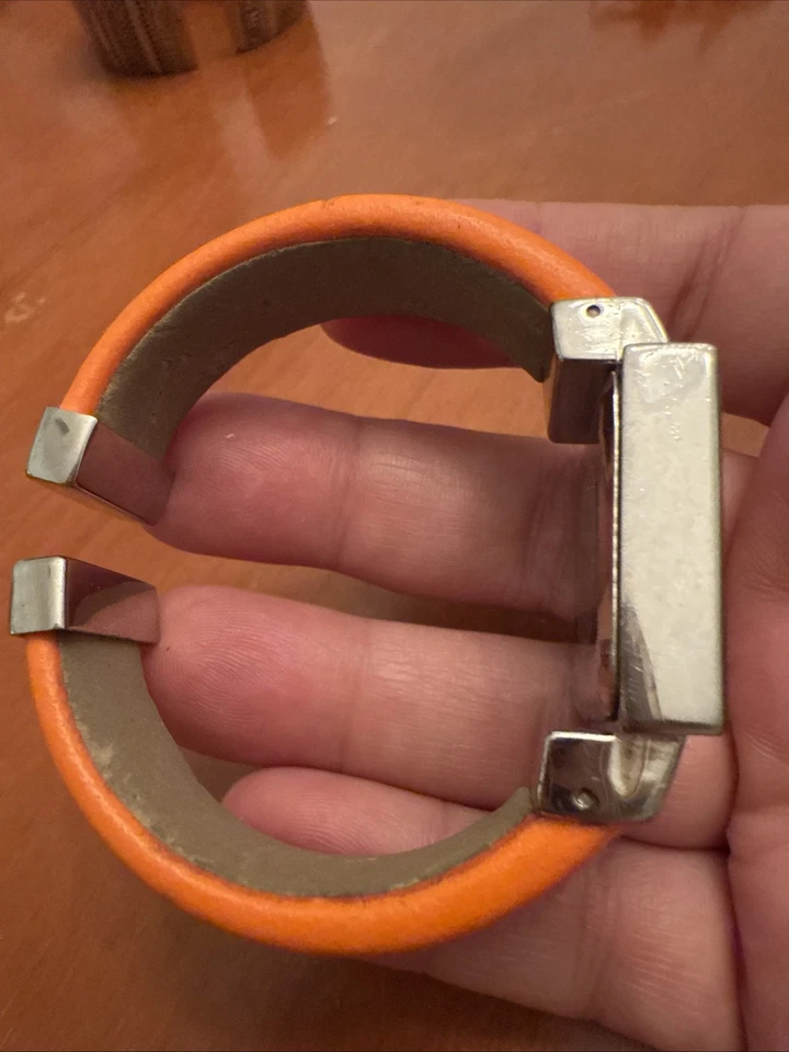 Reloj Geneva Platino Mujer Puño con Esfera Cuadrada Naranja y Bisel Plateado Foto 3 de 4