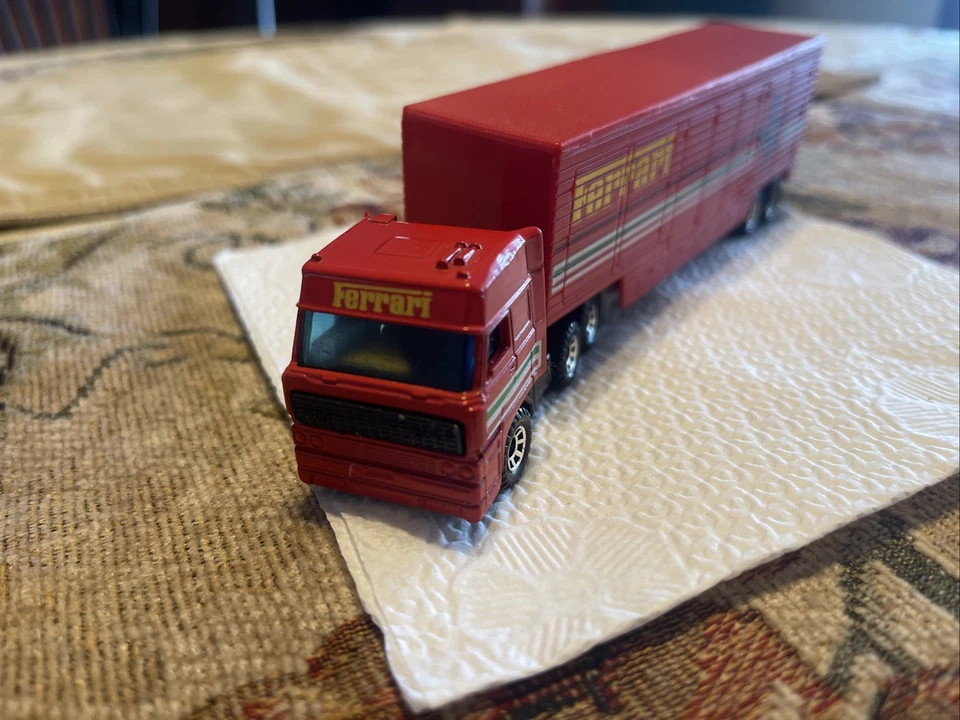 1987 Matchbox DAF Space Cab 3300 Ferrari Transporter Truck/ Trailer Diecast 1:86 - Image 2 of 4