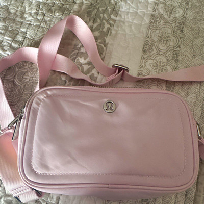 lululemon Pink Small Crossbody Double Zip Adjustable Strap Inner Pockets