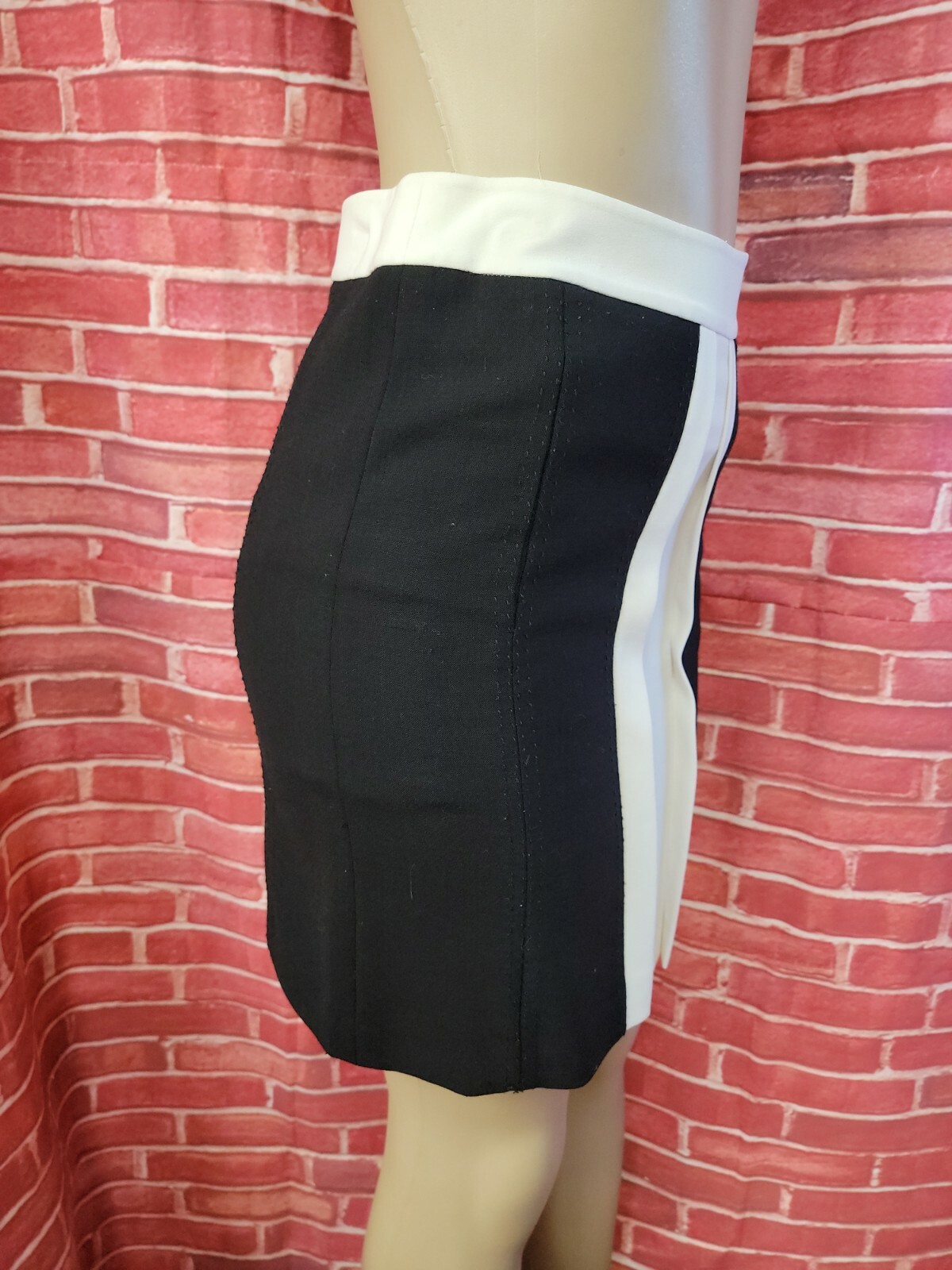 Tory Burch Cream Black Mini Skirt Womens Size 2 #C2 thumbnail 2