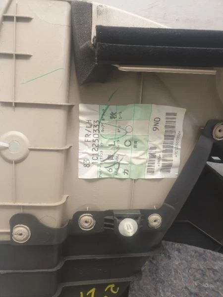 Toyota Highlander 2003 montaje del panel de la puerta delantera del lado del conductor Foto 3 de 4