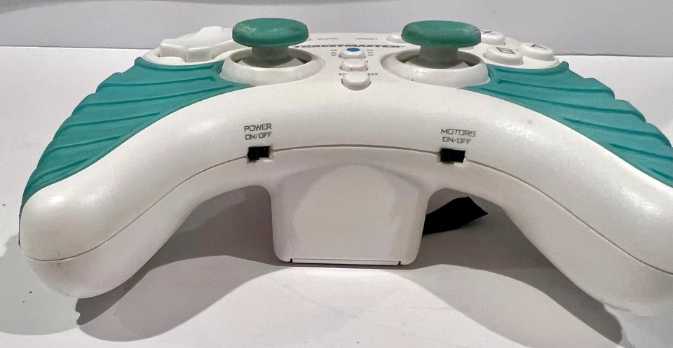 Thrustmaster T-Wireless NW Wireless 2.4 GHz Gaming Controller For Nintendo Wii - Image 3 of 4