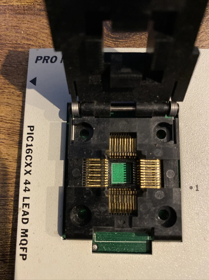 Microchip Pro Mate II AC164014 PIC16Cxx 44 针铅 MQFP — 第 2/3 张图片