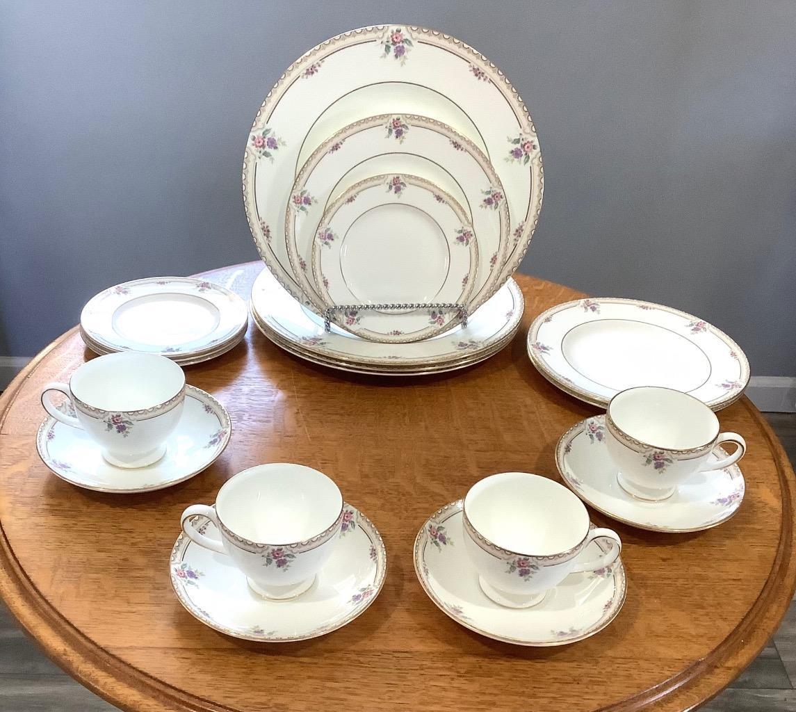 Of 4 Five-piece Place Settings
