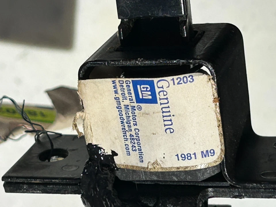 NOS GM 1994-2004 Chevy S10 GMC Sonoma Tailgate Latch Rear Left Hand 15647473 Foto 2 de 4