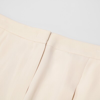 Rochas NWOT Crop Dress Pants Size 42 US 6 in Solid Beige 100% Silk
