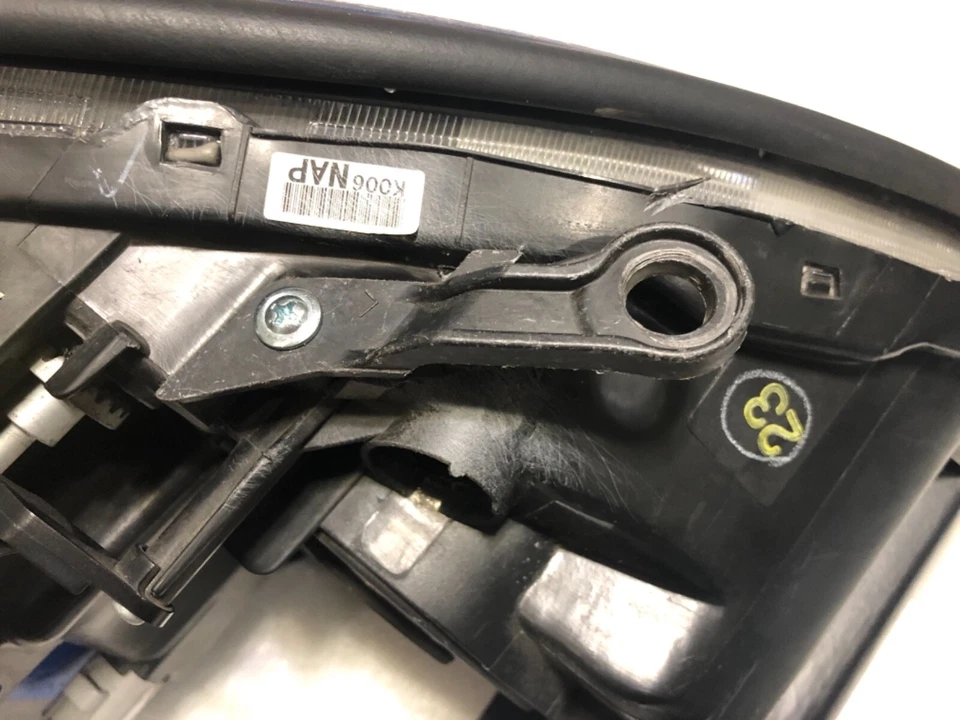 LEXUS RX330 RX350 头灯标签维修支架 HID/XENON PASSENGER TOP 中间 — 第 3/4 张图片