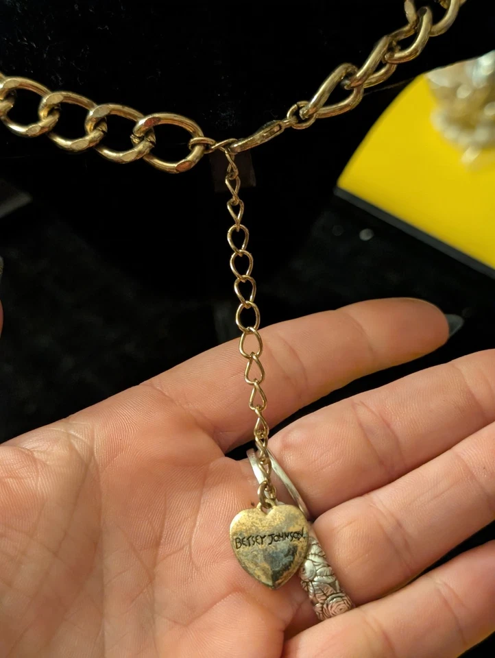 Collar Betsey Johnson Rosa Cocodrilo Caimán Declaración Foto 3 de 4