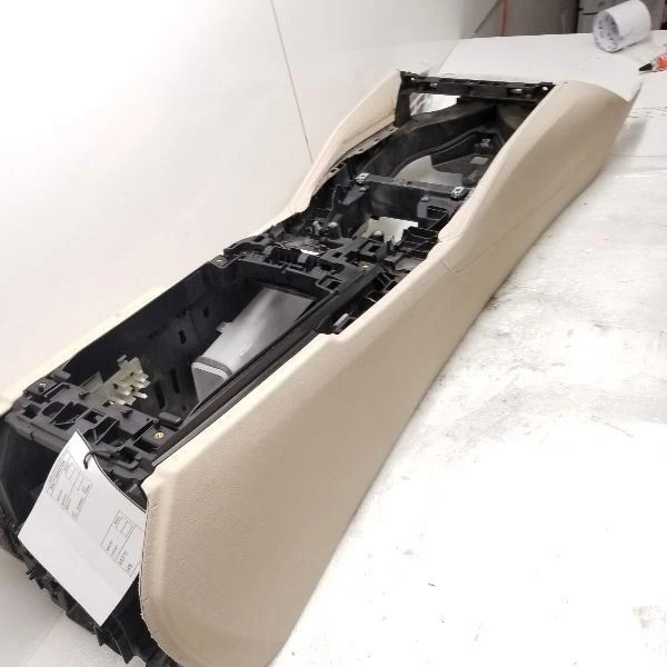 BMW G30 530i 530e 540i consola central piso crema Foto 4 de 4