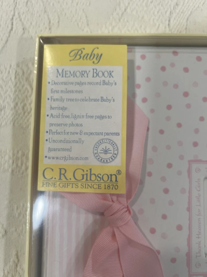 C.R. Libro de recuerdos Gibson Baby "Gracias al cielo por las niñas pequeñas" blanco y rosa Foto 2 de 4