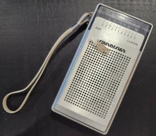Vintage AM Soundesign Pocket Radio Model 1146  9 Volt Battery Not Included EC!