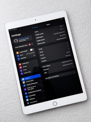 Apple iPad 8th Gen. 32GB, Wi-Fi, 10.2 in - Silver - V Good