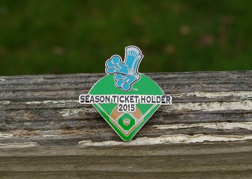 Everett Washington Aquasox Baseball Club 2015 Season Ticket Holder Pin Pinback - Picture 4 of 6