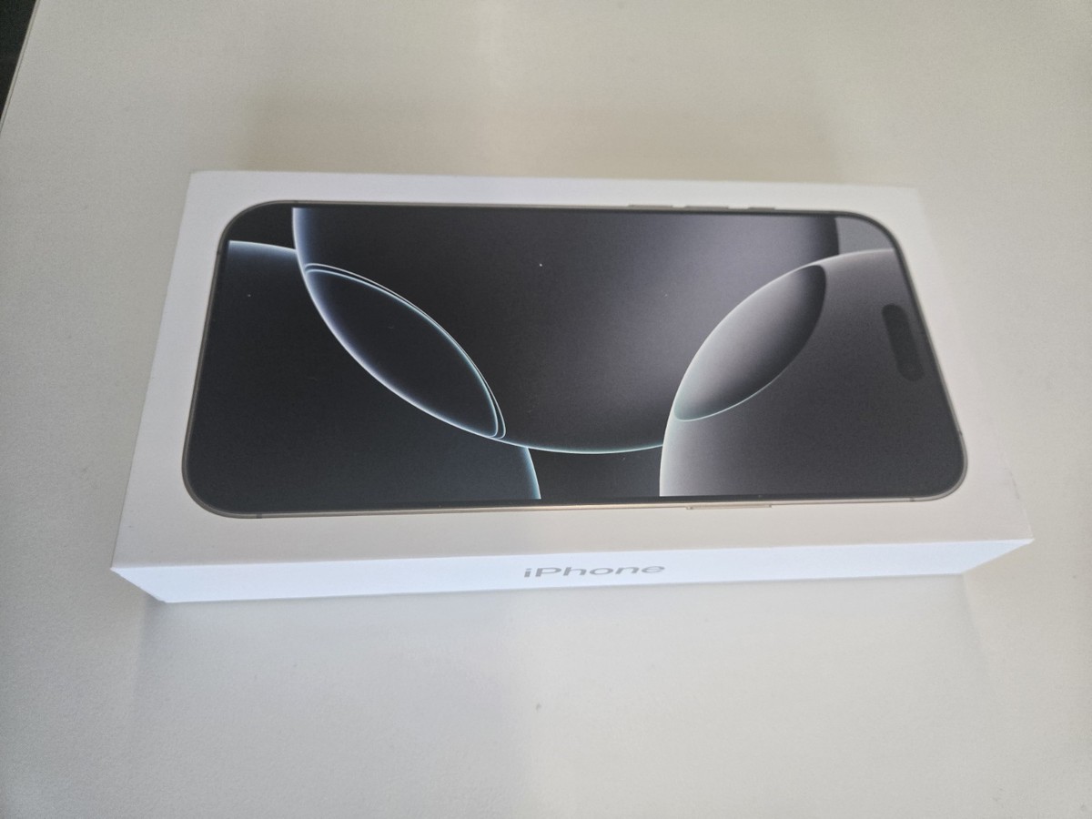 Apple iPhone 16 Pro Max - 256 GB - White Titanium (Unlocked