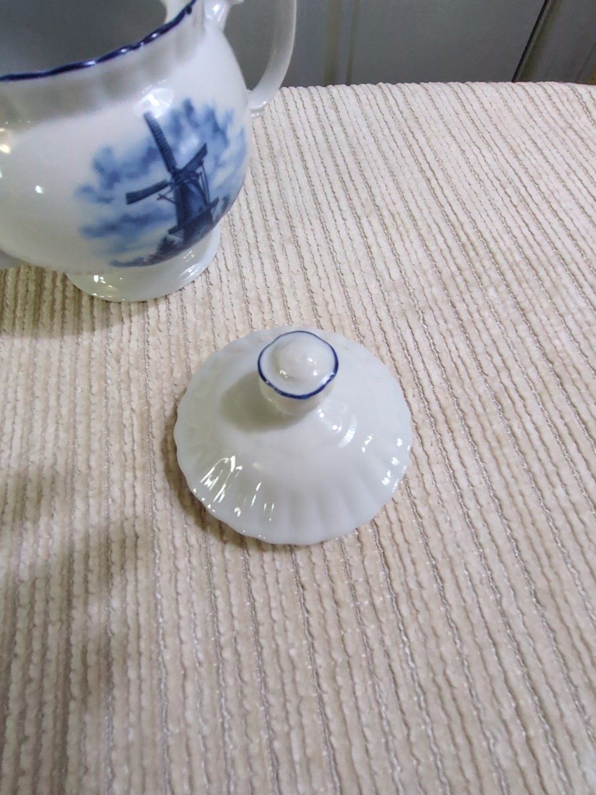 Delft Blauw Blue Windmill Holland Handdecorated Tea Pot Rose Decoration 