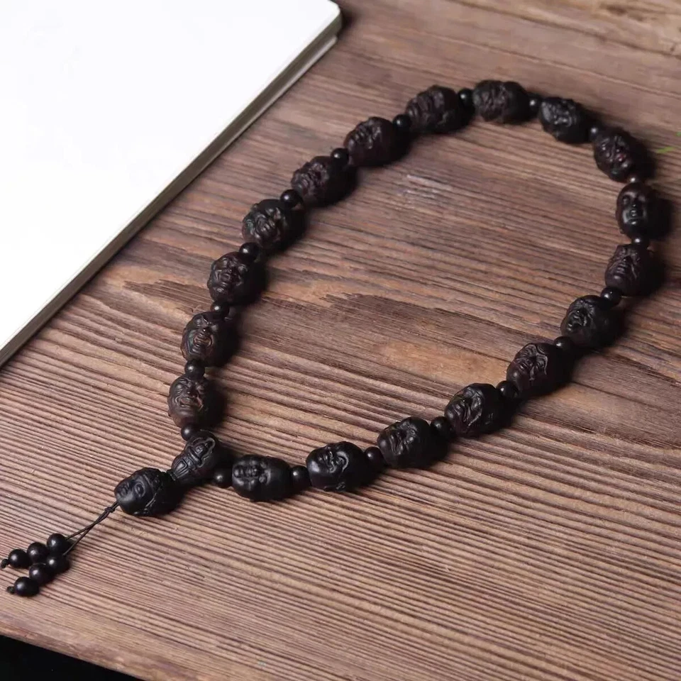 Madera de agar natural dieciocho arhats talla Buda amuleto cuentas de oración coche pandent Foto 3 de 4