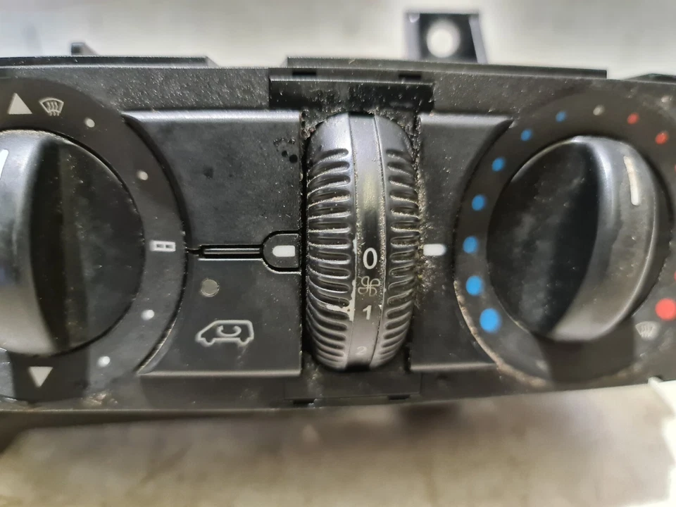 Volkswagen Crafter Air Con Heater Climate Control Switch 2015 HVW9068300285KZ - Image 4 of 4