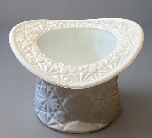 Vintage Large White Milk Glass Top Hat Vase Daisy & Button Fenton *Read*