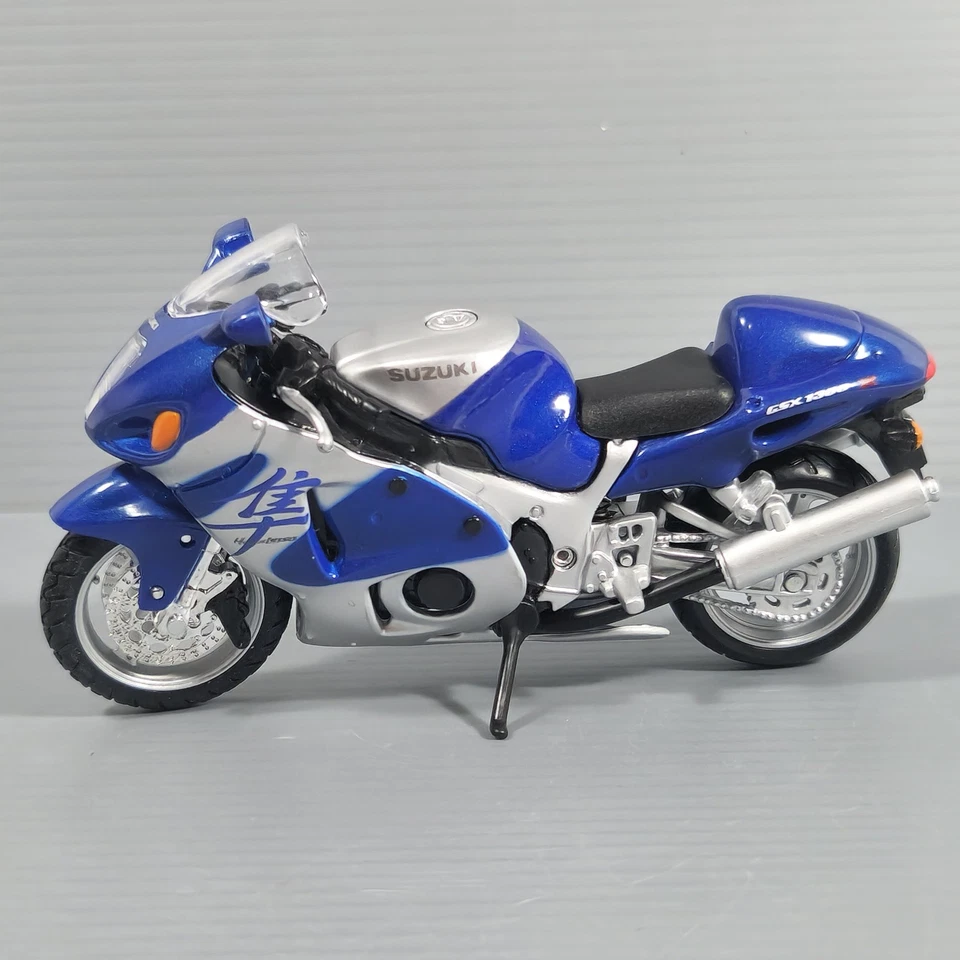 Suzuki GSX1300R Motorcycle 1:18 Scale Diecast Collection Replica by Maisto 2001 - Image 3 of 4