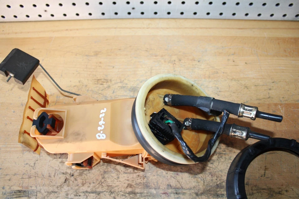 1997-2002 BMW Z3 ROADSTER FUEL PUMP SENDING UNIT ASSEMBLY Foto 2 de 4