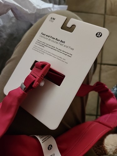 Lululemon Size XS/Small Fast Free Run Belt, Raspberry Coulis, NWT - Picture 2 of 3