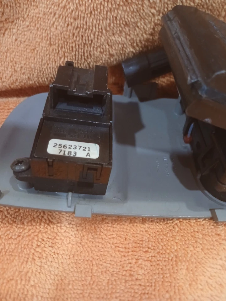 Interruptor superior Buick Park Avenue 1997-2005 OEM/puerta de garaje/techo corredizo Foto 2 de 4