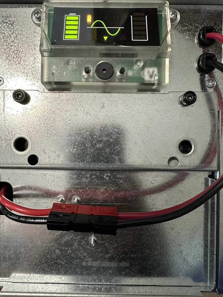 Powervar UPS ABCE1100-11IEC 1100VA 990W 120V 6-Outlet Used Batteries - Image 2 of 4